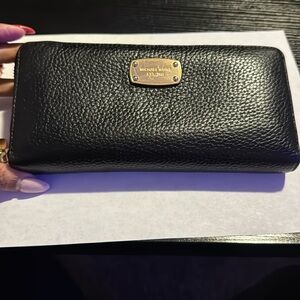 Michael Kors black leather zippy wallet